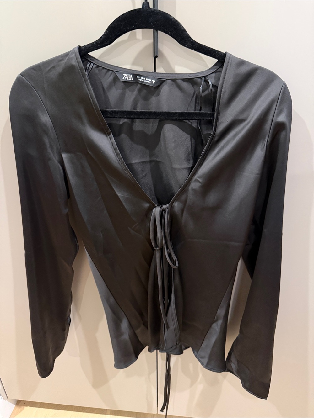 ZARA Black Satin Tie-Front Long Sleeve Blouse Small 🖤